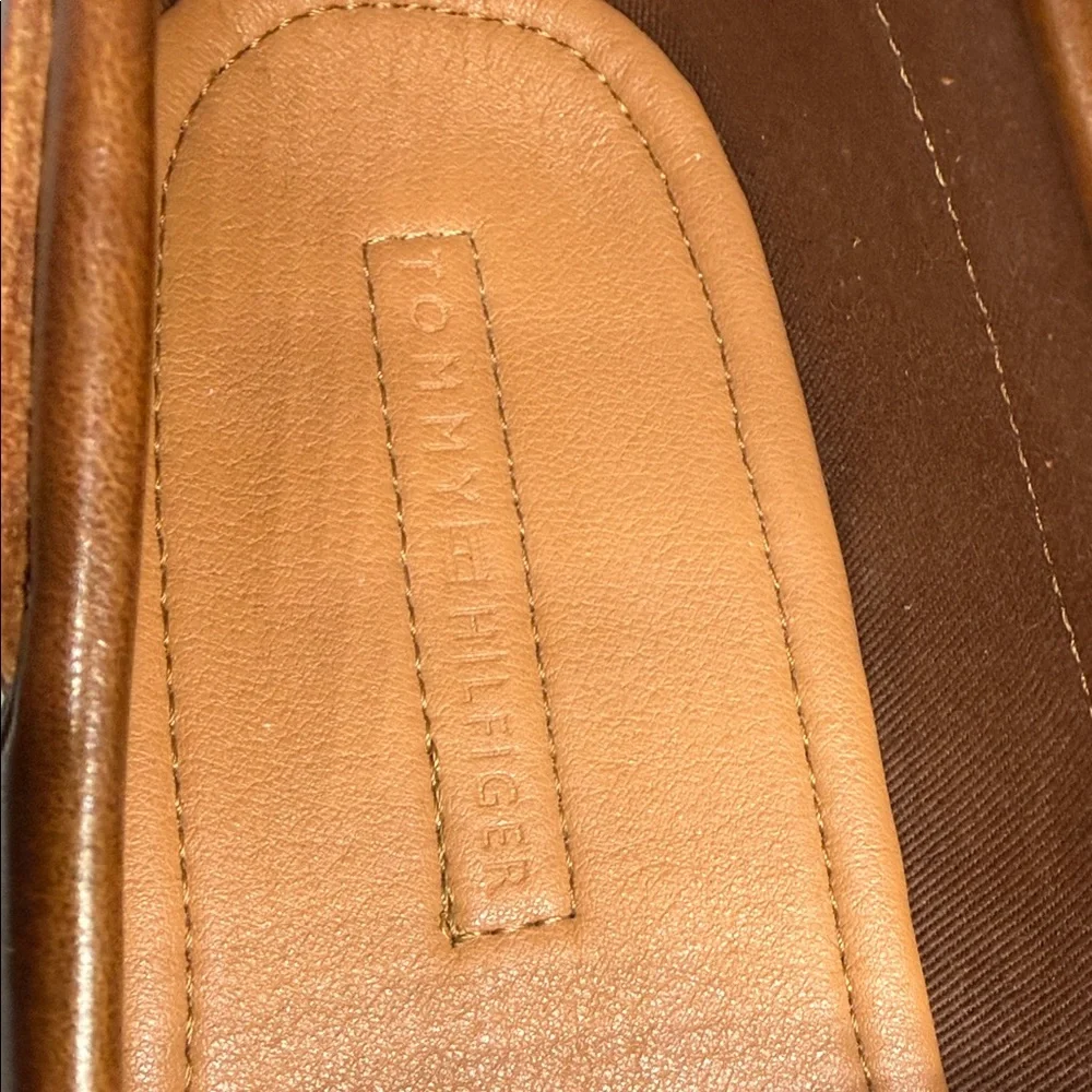 Tommy Hilfiger elegant brown